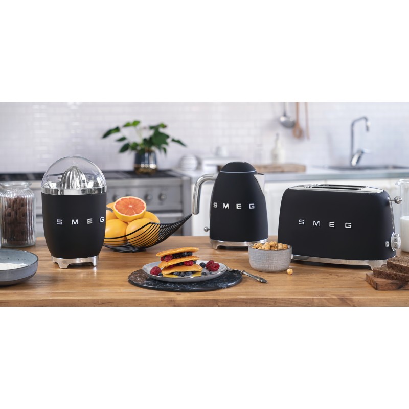 smeg-klf03blmeu-tetera-electrica-1-7-l-2400-w-negro-cromo-14.jpg